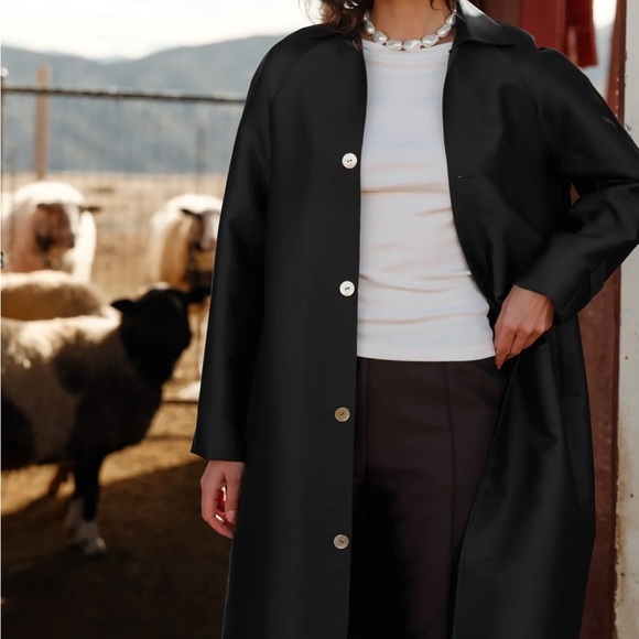 ISO DONNI SATIN CAR COAT SIZE S OR M - Picture 2 of 2